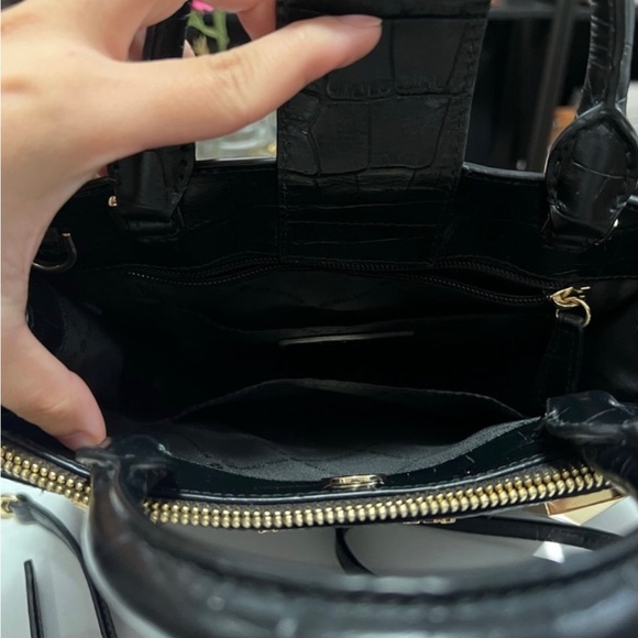 Michael Kors Karla Small E-West Satchel
Embossed Leather Black - Picture 5 of 8